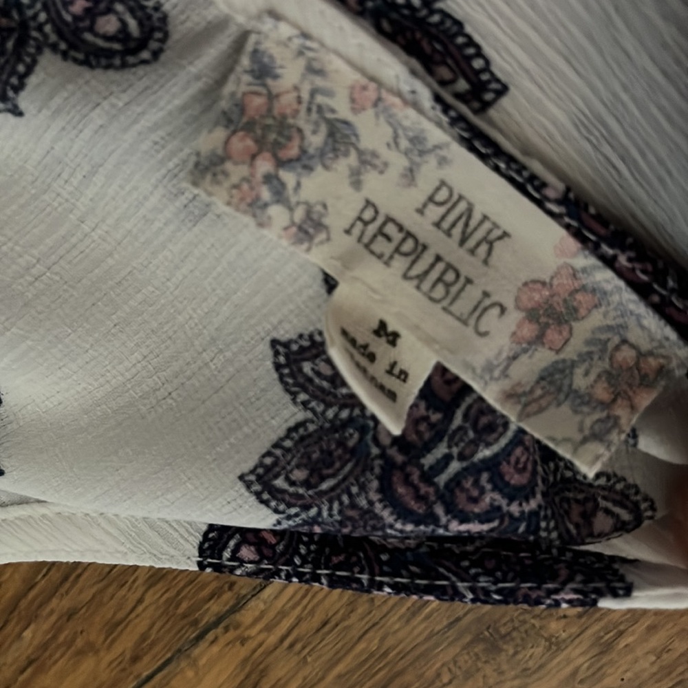 Pink Republic blouse Ivory Paisley top - size Medium - Picture 8 of 12